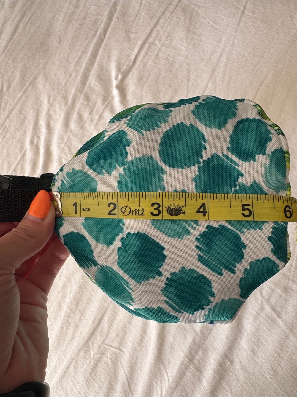 π΄ EUC Isaac Mizrahi Reversible Beach Blanket with Carry Bag β 60β x 70β - Picture 6 of 7